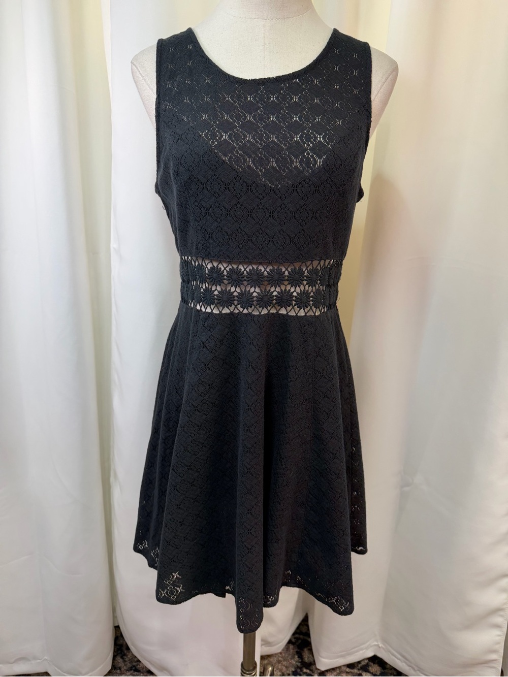 Free People Black ‘Daisy’ Sleeveless Fit & Flare Crochet Lace Mini Dress Size 6 - Picture 5 of 16